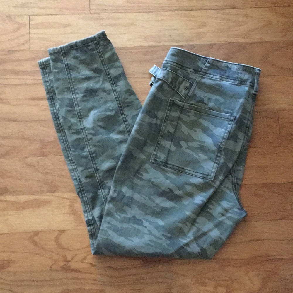 Anthropologie | Hei Hei Camo Cargo Pants Size 29P